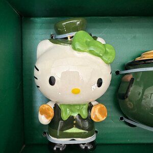 Hello Kitty St. Patrick's Salt & Pepper Shakers -Kitty & Pot of Gold NIB